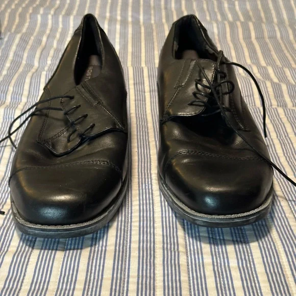 Bostonian Men's Classic Black Oxfords - Picture 2 of 8